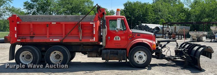 image for item LG9207 1997 International 4900  dump truck