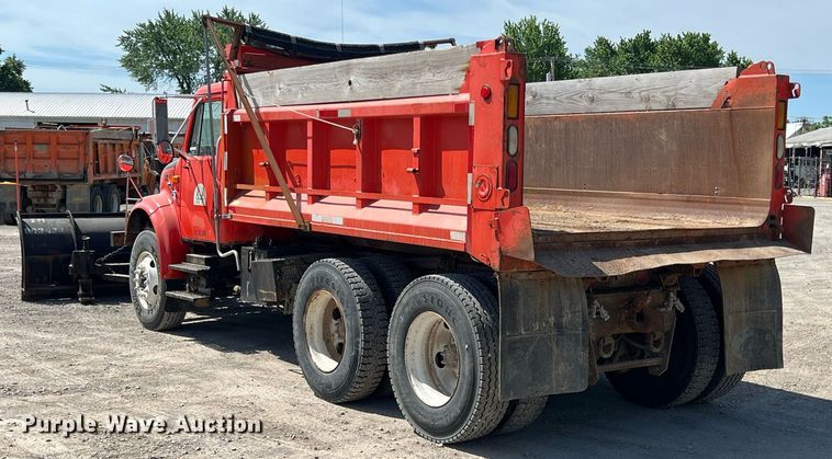 image for item LG9207 1997 International 4900  dump truck