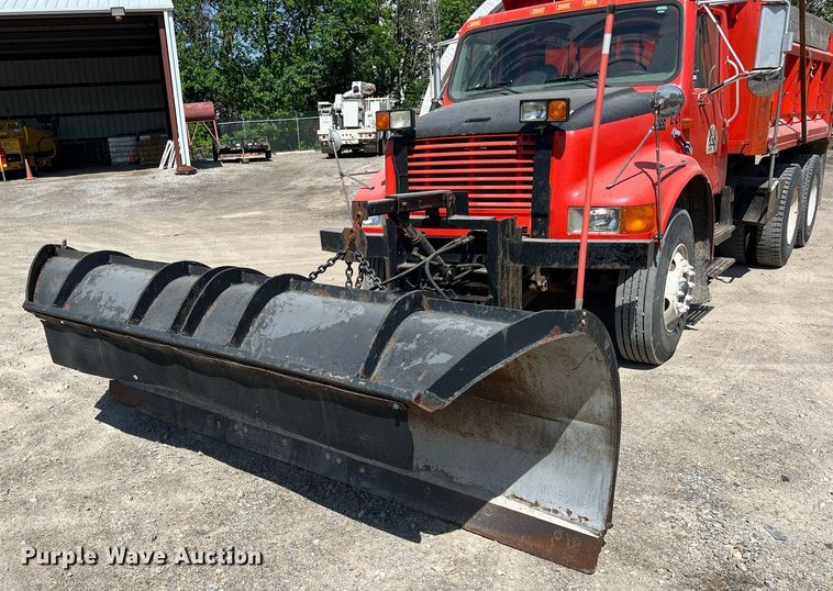 image for item LG9207 1997 International 4900  dump truck