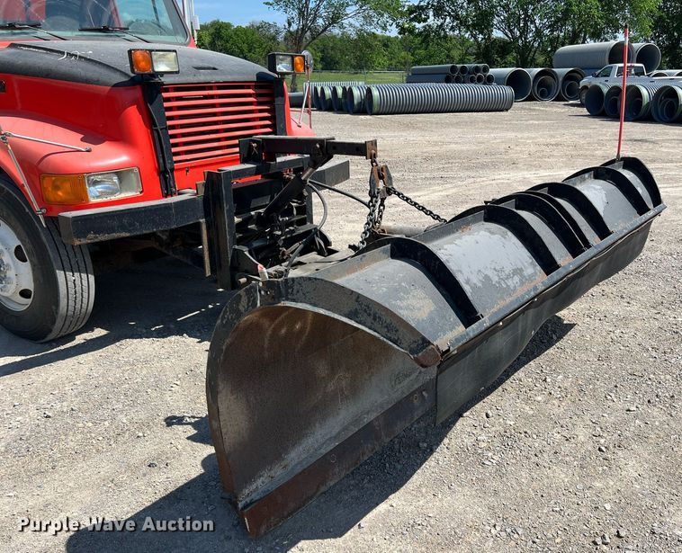 image for item LG9207 1997 International 4900  dump truck