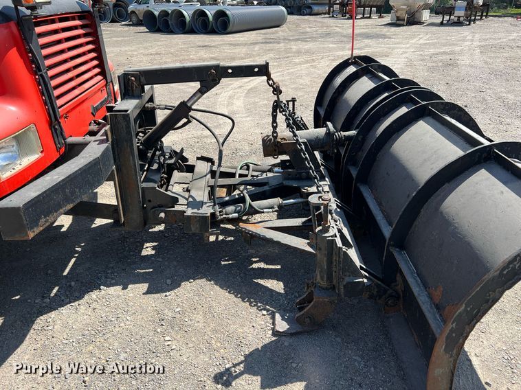 image for item LG9207 1997 International 4900  dump truck