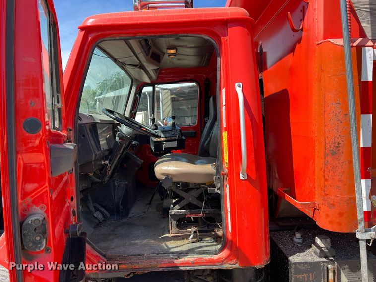 image for item LG9207 1997 International 4900  dump truck