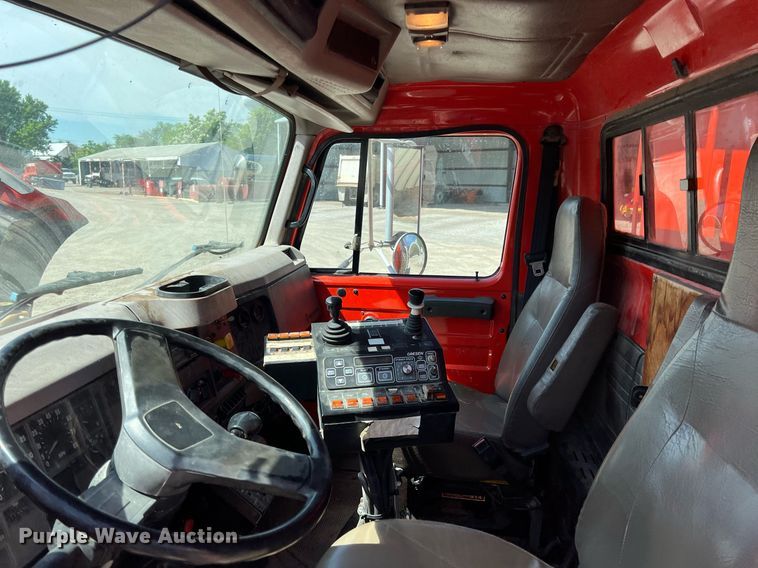 image for item LG9207 1997 International 4900  dump truck