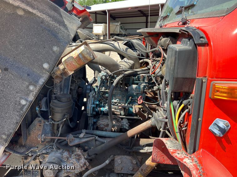 image for item LG9207 1997 International 4900  dump truck