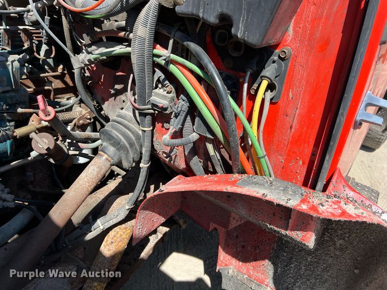 image for item LG9207 1997 International 4900  dump truck