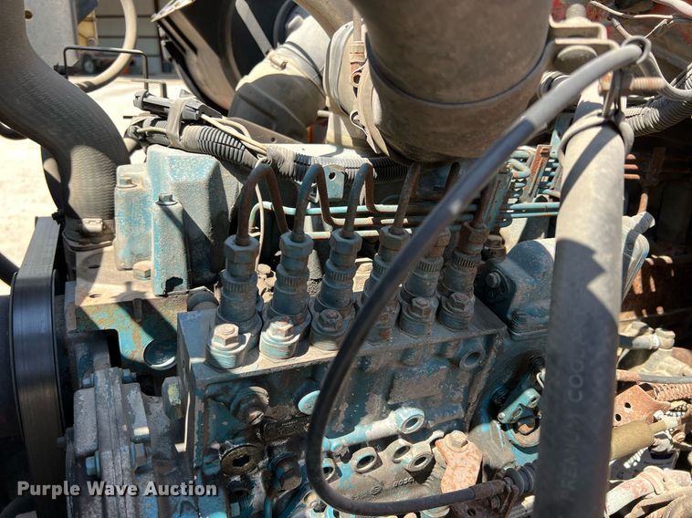 image for item LG9207 1997 International 4900  dump truck