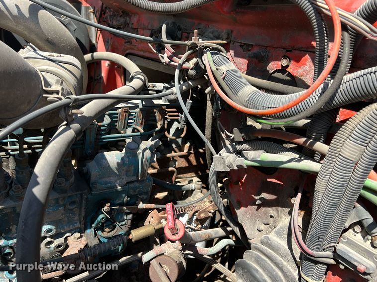 image for item LG9207 1997 International 4900  dump truck