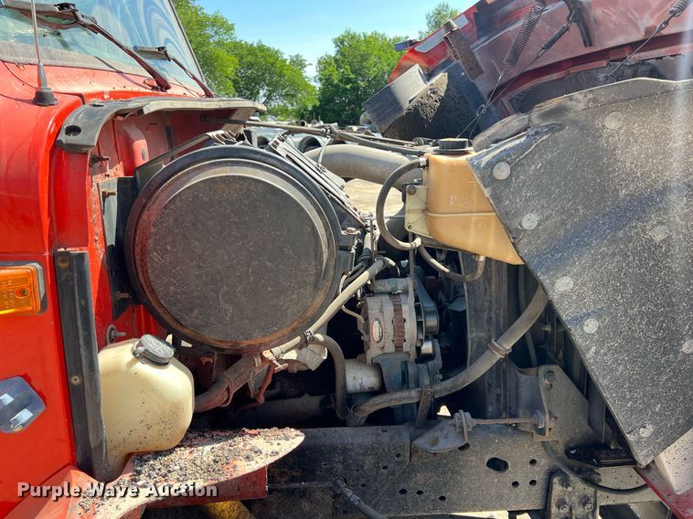 image for item LG9207 1997 International 4900  dump truck