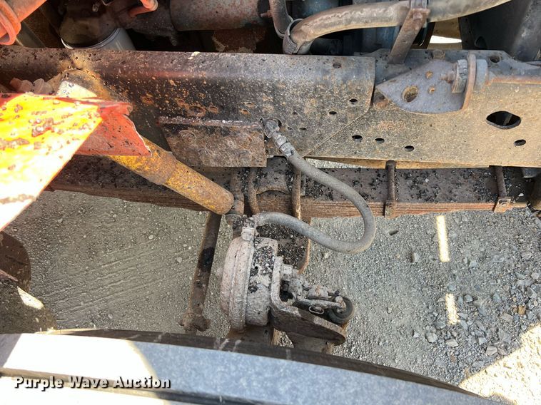 image for item LG9207 1997 International 4900  dump truck