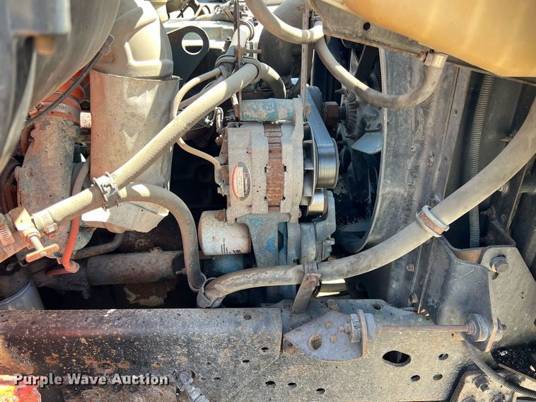 image for item LG9207 1997 International 4900  dump truck