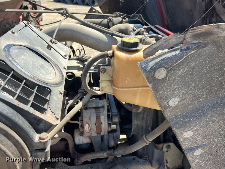 image for item LG9207 1997 International 4900  dump truck