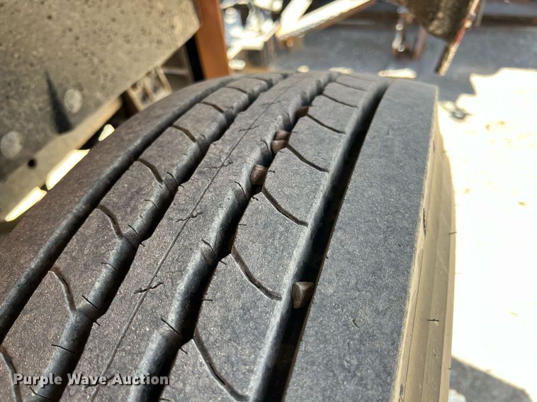 image for item LG9207 1997 International 4900  dump truck