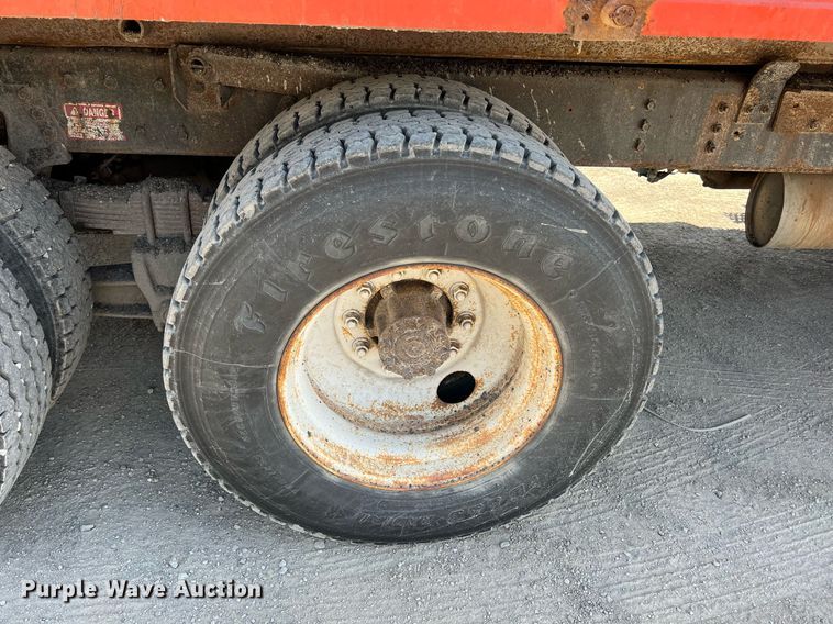 image for item LG9207 1997 International 4900  dump truck