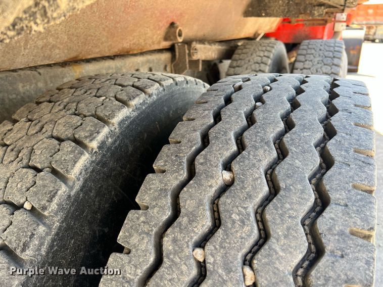 image for item LG9207 1997 International 4900  dump truck