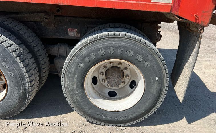 image for item LG9207 1997 International 4900  dump truck