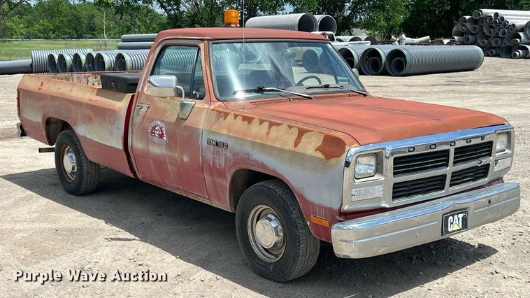 image for item LG9208 1992 Dodge D150  pickup truck