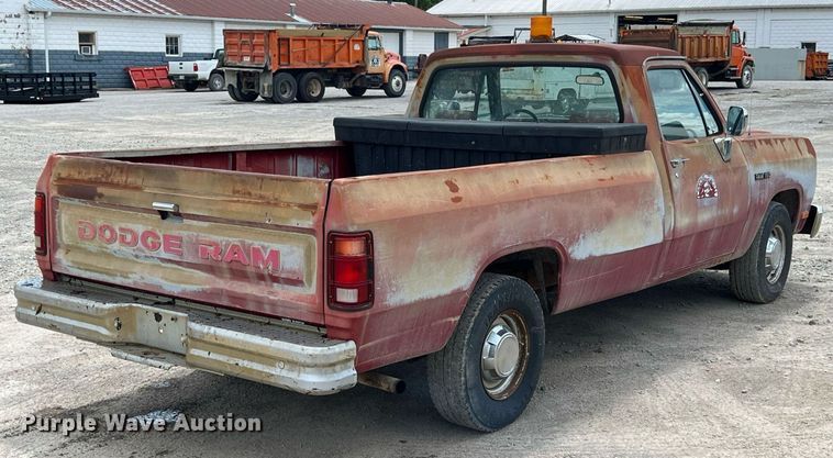 image for item LG9208 1992 Dodge D150  pickup truck
