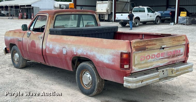 image for item LG9208 1992 Dodge D150  pickup truck