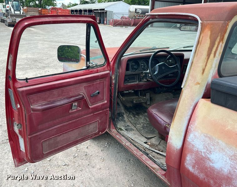 image for item LG9208 1992 Dodge D150  pickup truck