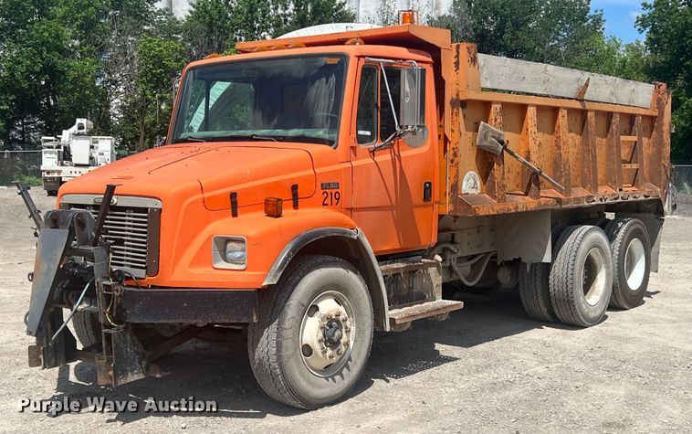 image for item LG9209 2003 Freightliner Business Class M2  dump truck