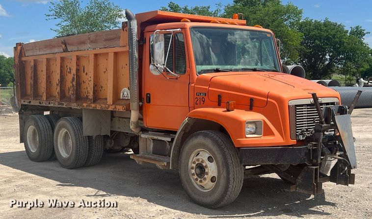 image for item LG9209 2003 Freightliner Business Class M2  dump truck