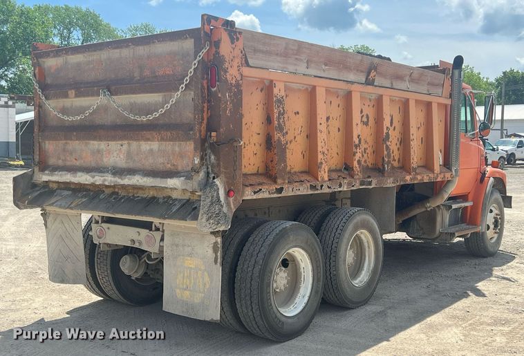 image for item LG9209 2003 Freightliner Business Class M2  dump truck