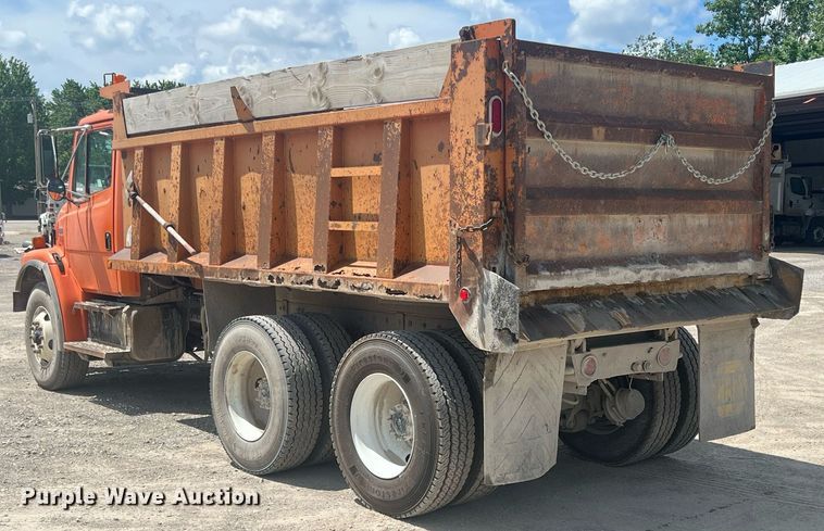 image for item LG9209 2003 Freightliner Business Class M2  dump truck