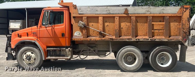 image for item LG9209 2003 Freightliner Business Class M2  dump truck