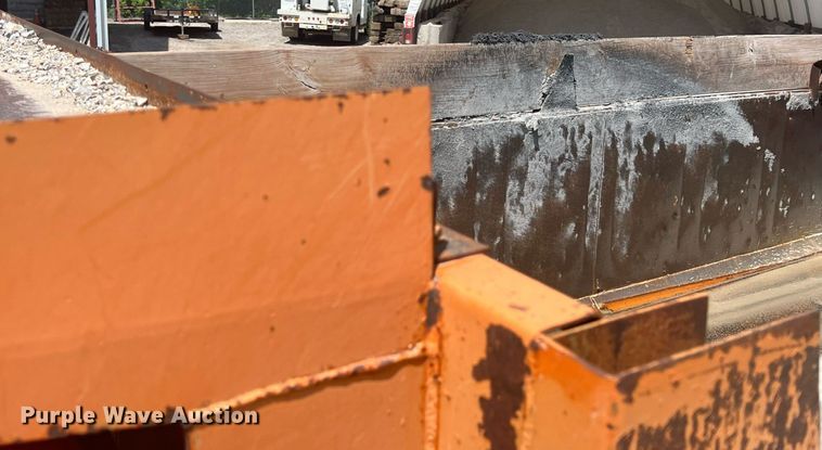 image for item LG9209 2003 Freightliner Business Class M2  dump truck