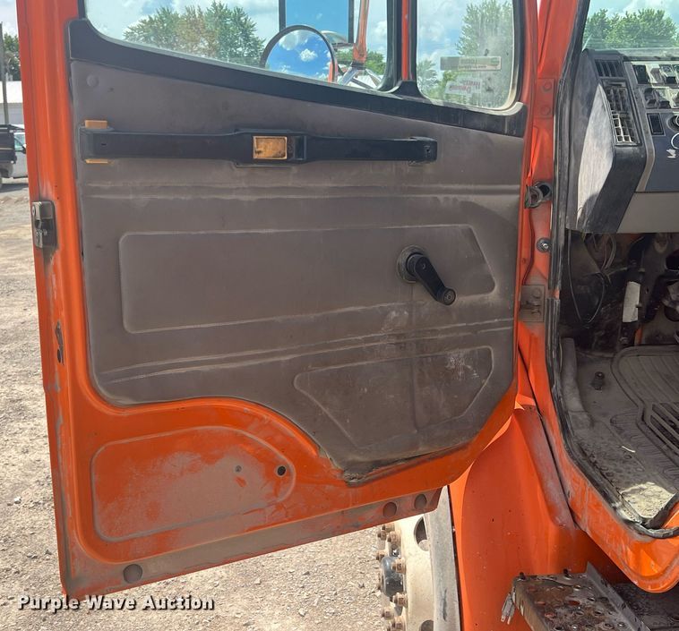 image for item LG9209 2003 Freightliner Business Class M2  dump truck