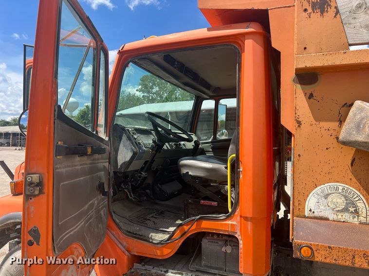 image for item LG9209 2003 Freightliner Business Class M2  dump truck