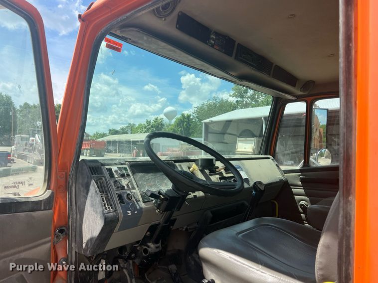 image for item LG9209 2003 Freightliner Business Class M2  dump truck