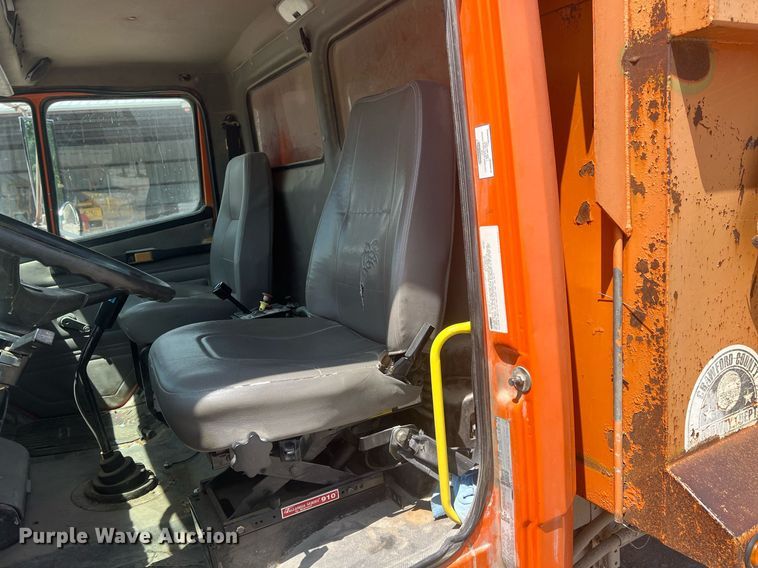 image for item LG9209 2003 Freightliner Business Class M2  dump truck