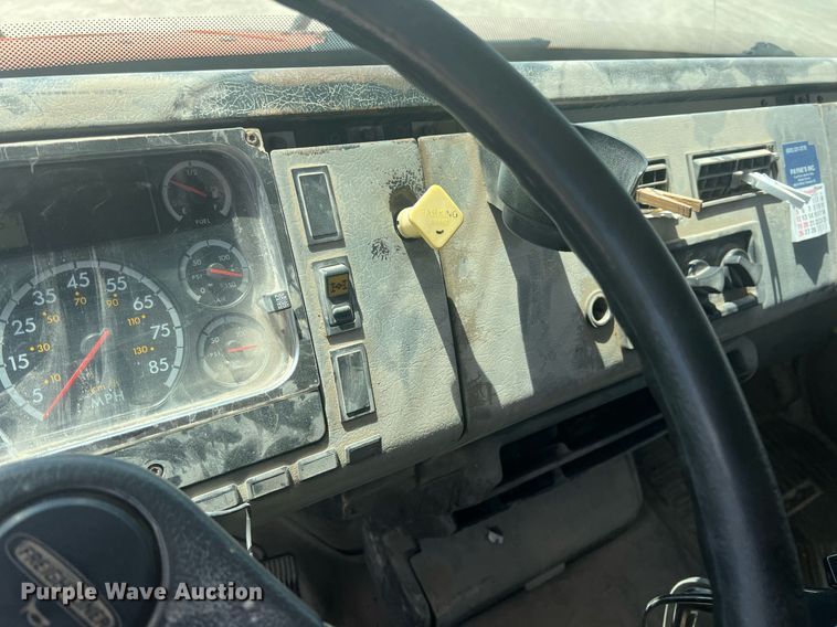 image for item LG9209 2003 Freightliner Business Class M2  dump truck