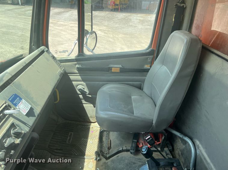 image for item LG9209 2003 Freightliner Business Class M2  dump truck