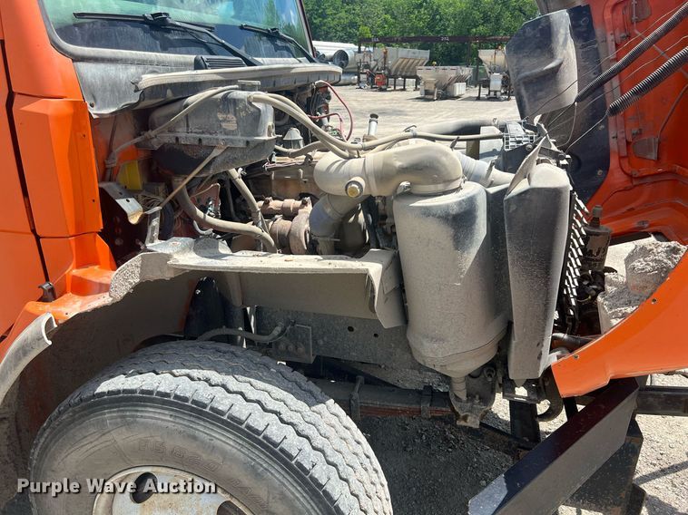 image for item LG9209 2003 Freightliner Business Class M2  dump truck