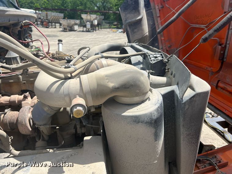 image for item LG9209 2003 Freightliner Business Class M2  dump truck