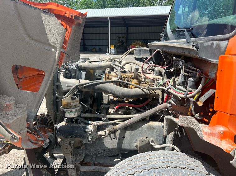 image for item LG9209 2003 Freightliner Business Class M2  dump truck