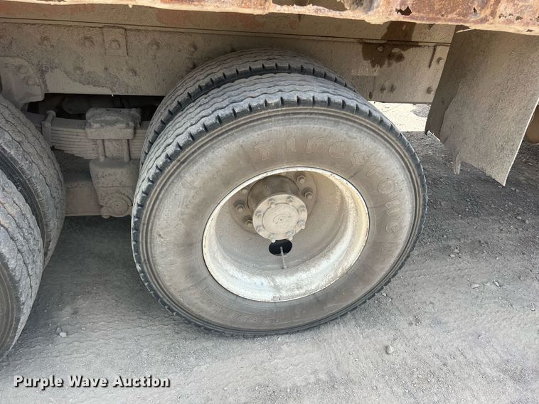 image for item LG9209 2003 Freightliner Business Class M2  dump truck