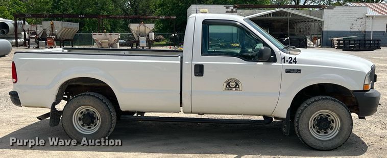 image for item LG9211 2004 Ford F250 Super Duty  pickup truck