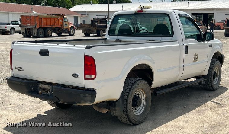 image for item LG9211 2004 Ford F250 Super Duty  pickup truck