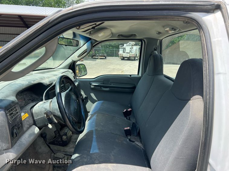 image for item LG9211 2004 Ford F250 Super Duty  pickup truck