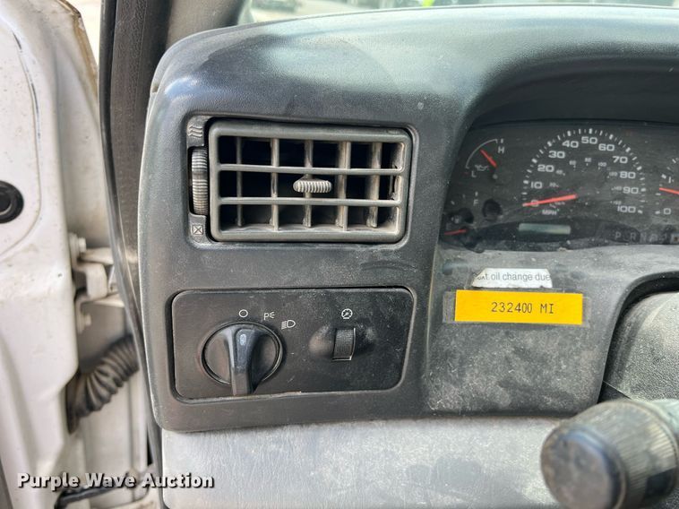 image for item LG9211 2004 Ford F250 Super Duty  pickup truck