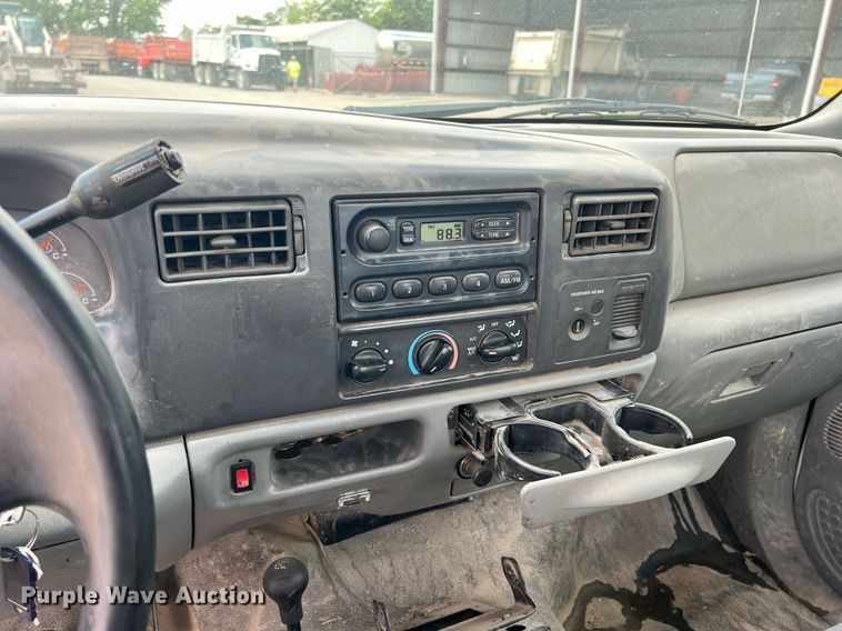 image for item LG9211 2004 Ford F250 Super Duty  pickup truck