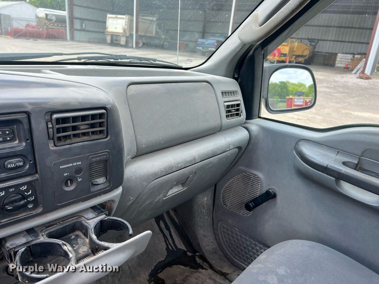 image for item LG9211 2004 Ford F250 Super Duty  pickup truck