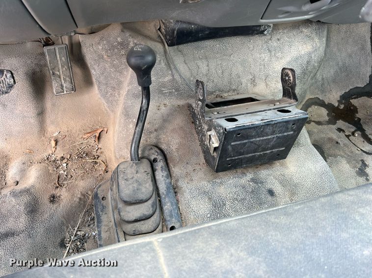 image for item LG9211 2004 Ford F250 Super Duty  pickup truck