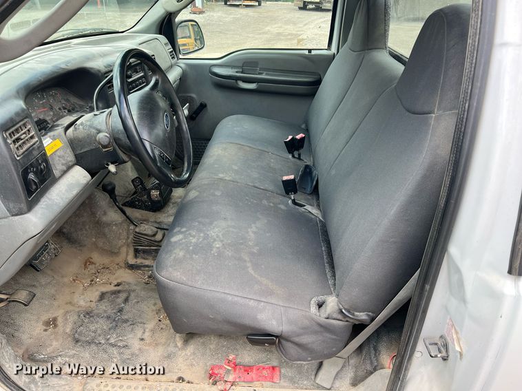 image for item LG9211 2004 Ford F250 Super Duty  pickup truck