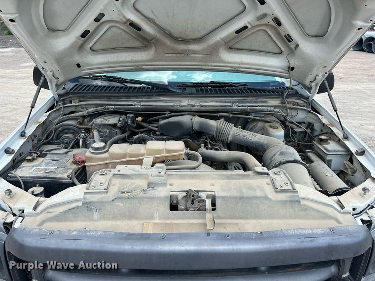 image for item LG9211 2004 Ford F250 Super Duty  pickup truck