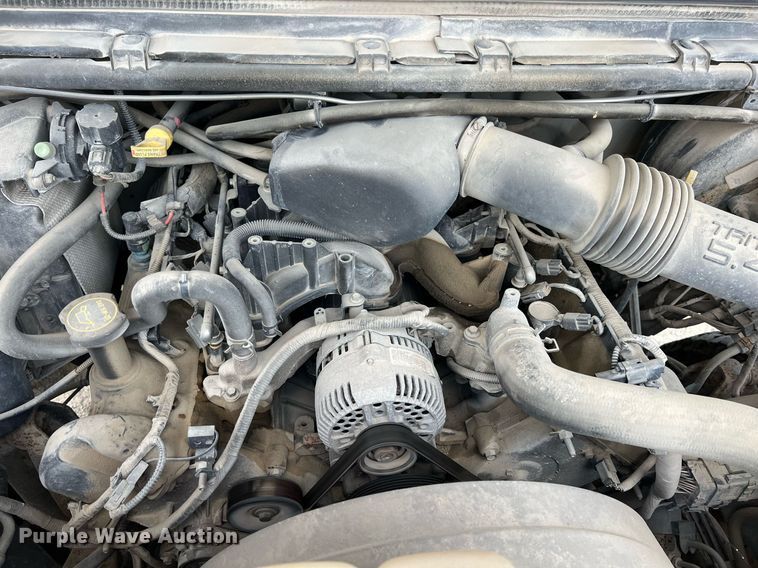 image for item LG9211 2004 Ford F250 Super Duty  pickup truck