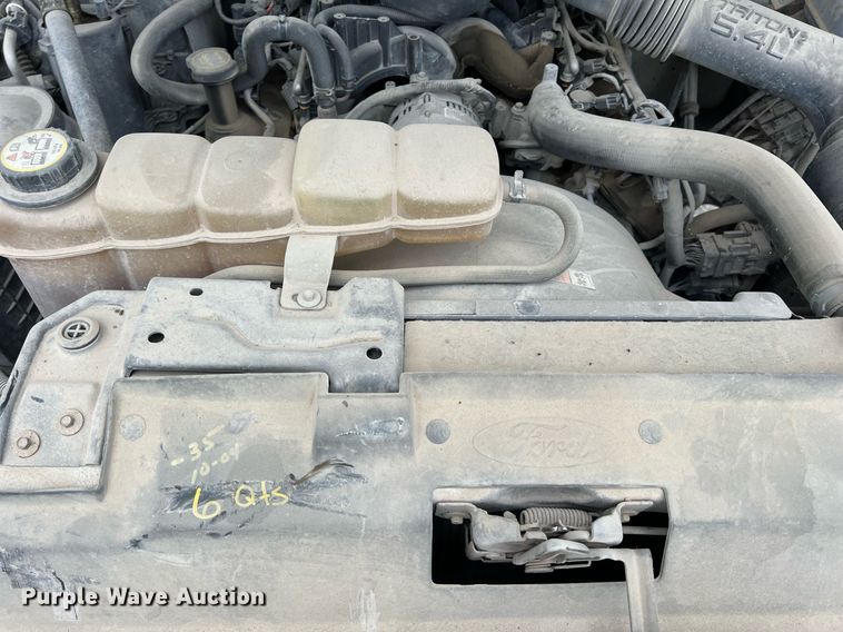 image for item LG9211 2004 Ford F250 Super Duty  pickup truck